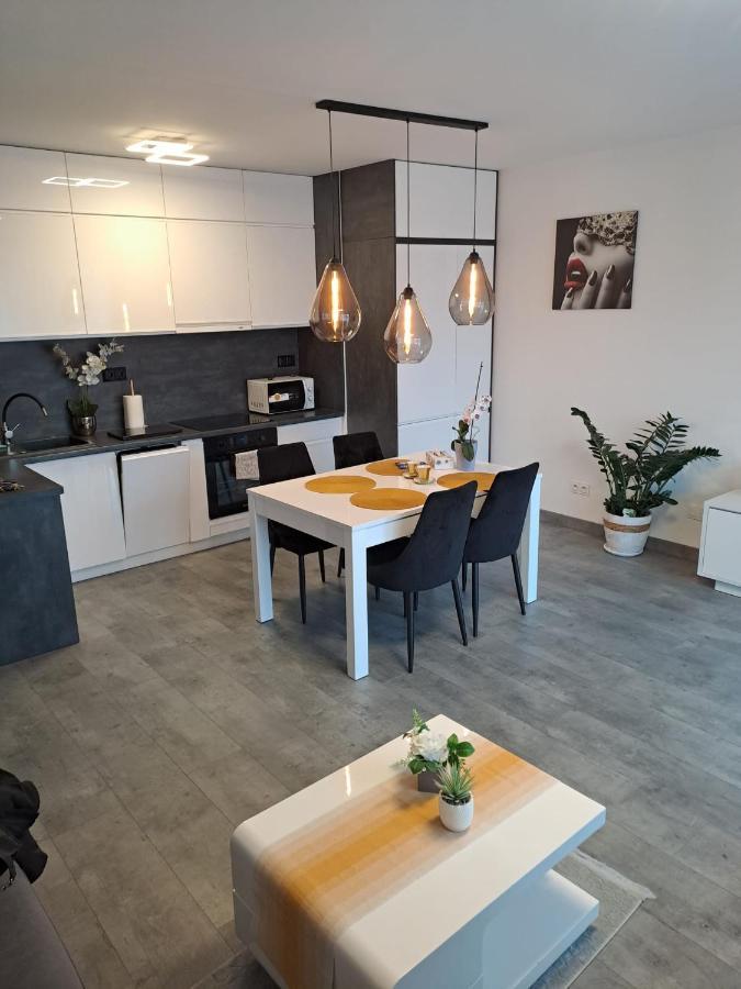 Apartament Sloneczny Apartment Jelenia Gora Luaran gambar